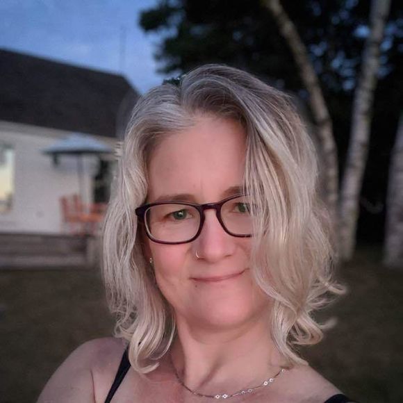 Meet your Posher, Linda - Picture 1 of 1